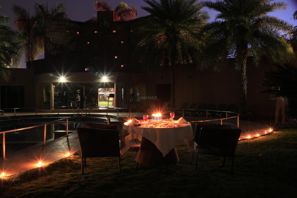 Make Memories with over Romantic Poolside Dinner.