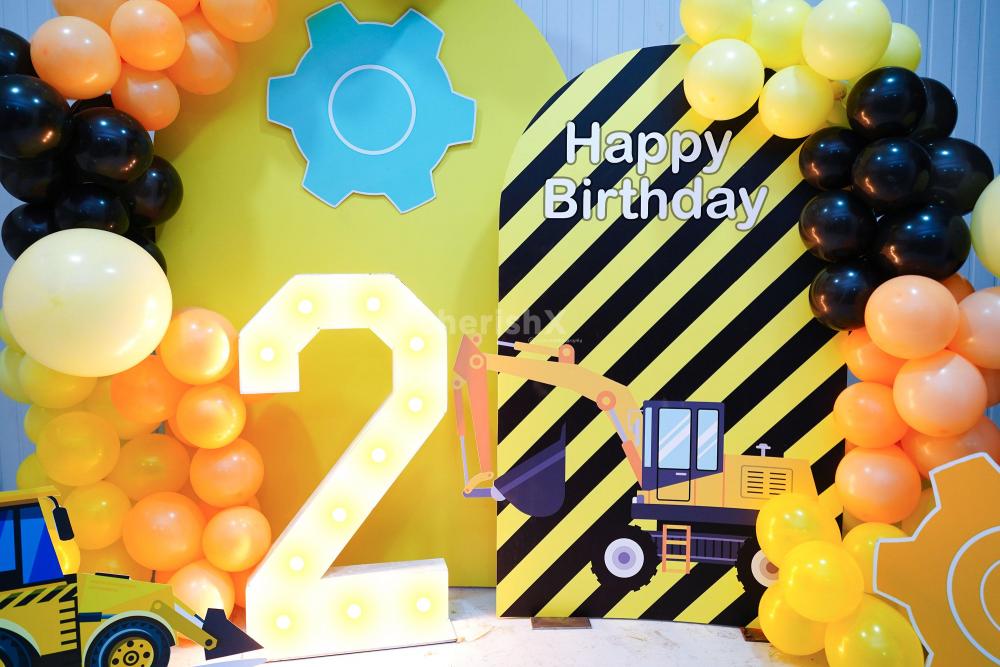 The happy birthday sun board cut out will impress your child and guests