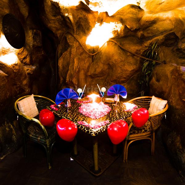 A contemporary cave dining experience like no other.