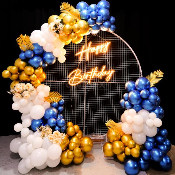 Celebrate surrounded by the royal balloon backdrop adorned with a blend of Golden Chrome, Blue chrome and White Latex.