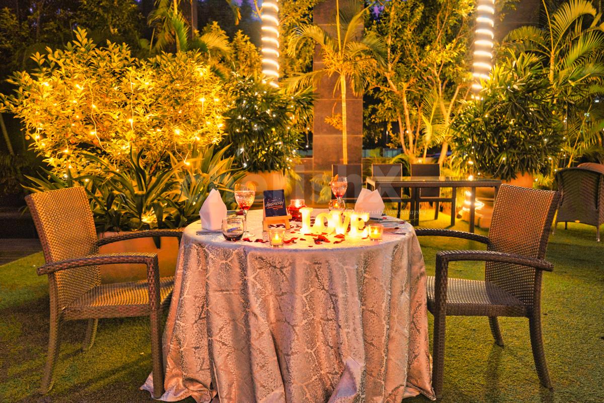 Luxurious Candlelight Dinner Date for Two at Radisson, Noida Delhi NCR