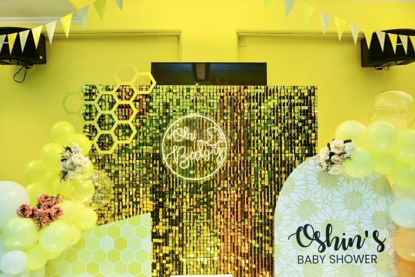 The blend of dazzling sequin backdrop, adorable honeycomb cutouts, and a burst of colourful balloons will make your celebrations lively.
