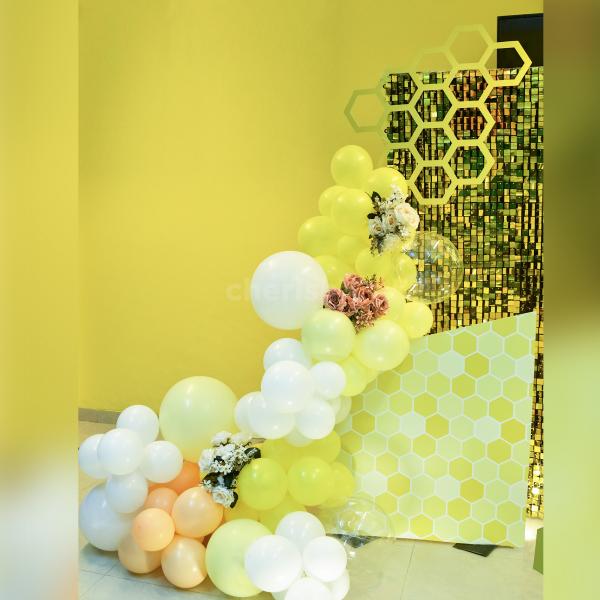 The blend of dazzling sequin backdrop, adorable honeycomb cutouts, and a burst of colourful balloons will make your celebrations lively.