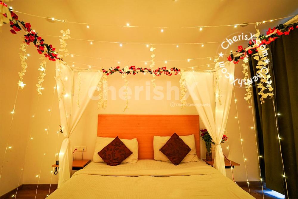 The flower decor on the first night is the most romantic gesture for your partner