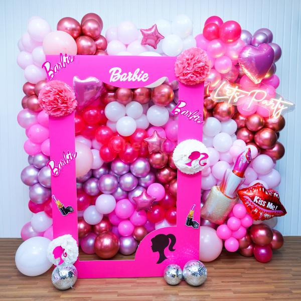 Light pink heart foil balloons, small star foil balloons, a lipstick foil balloon, and a kiss me foil balloon add a dash of glamour