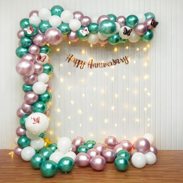 This decor is a blend of a symphony of White, Green, and Pink balloons.