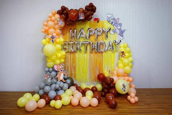 Transform your child's birthday into an adventure with Tom and Jerry Decorations.