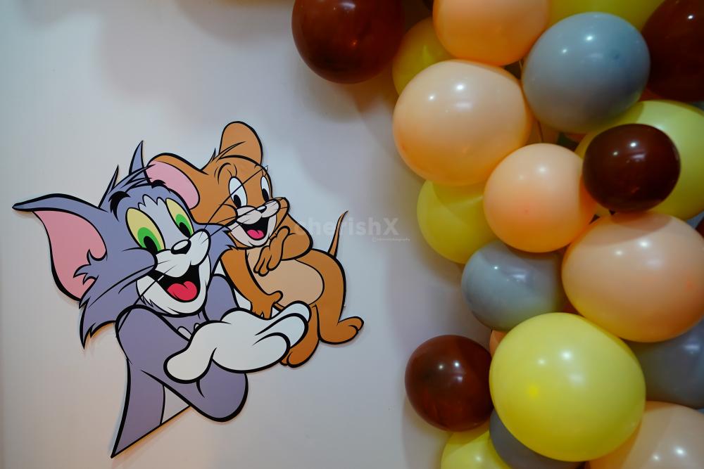 Celebrate your kid's birthday with our Tom & Jerry Premium Decorations ...